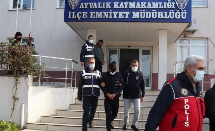 Ayvalık'ta piyasayı 3 milyon lira dolandıran çete çökertildi