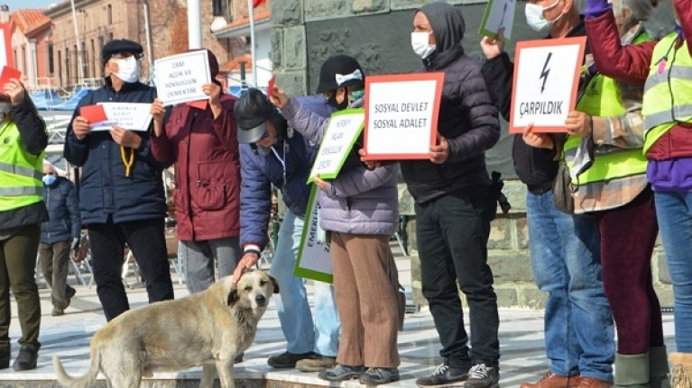 Ayvalık’ta elektrik zamları ve hayat pahallılığına kırmızı kart