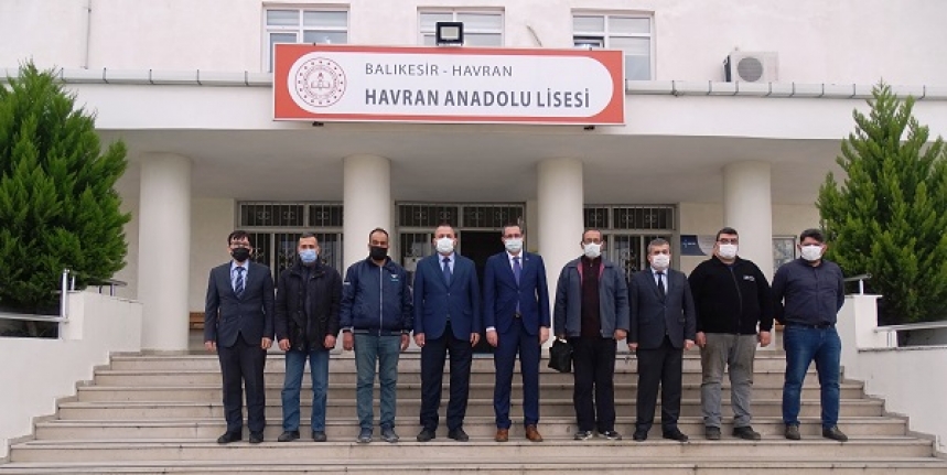 Kaymakam Enver Özderin, Havran Anadolu Lisesi’nde okul aile birliği toplantısına katıldı