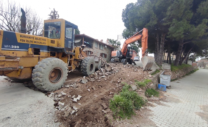 Pelitköy'ün Giriş Yolu ve Meydanı Yenileniyor