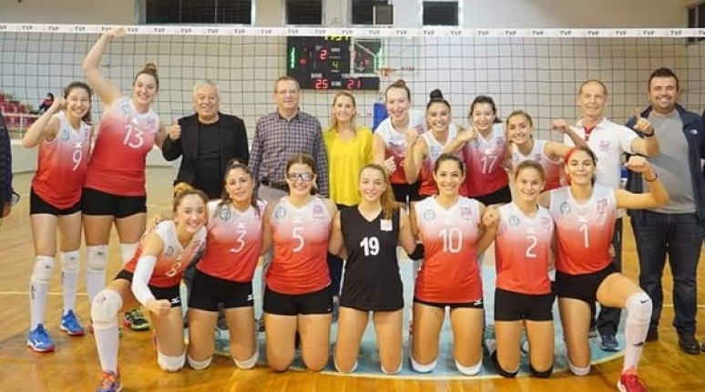 Voleybolda Ayvalıkgücü lige damgasını vurdu