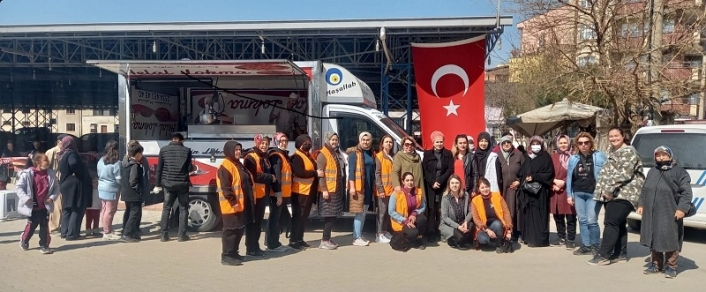 AK Parti Edremit Mahalle Teşkilatı'nın lokma ikramına ilgi yoğun oldu  