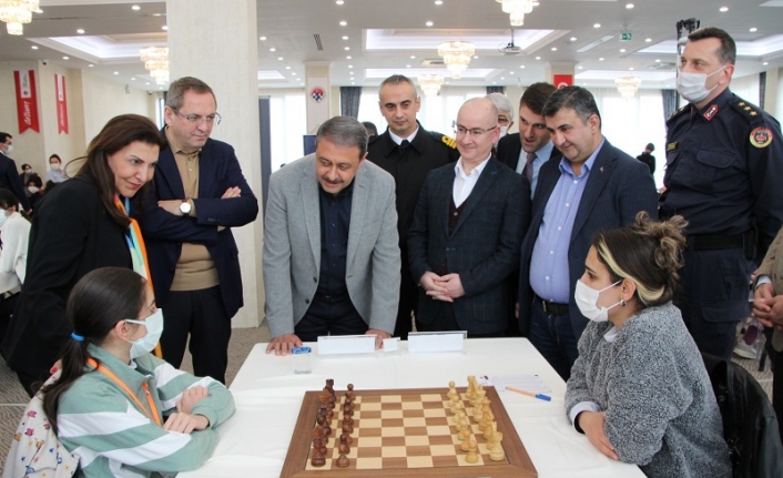 Ayvalık’ta 2022 Arzum Türkiye Kadınlar Satranç Şampiyonası Başladı