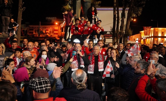 Ayvalık'ta yok böyle sevinç