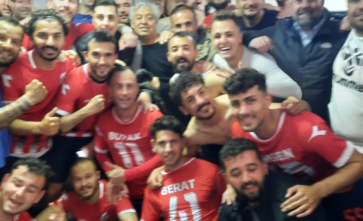 Ayvalıkgücü Belediyespor şampiyonluk ipini göğüsledi   