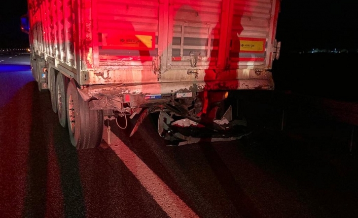 Balıkesir'de kaza: 1 yaralı - Kamyonun altına giren araç sürücüsü yaralandı.