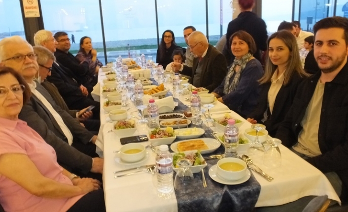 Burhaniye'de mimarlar iftar yemeğinde bir araya geldi