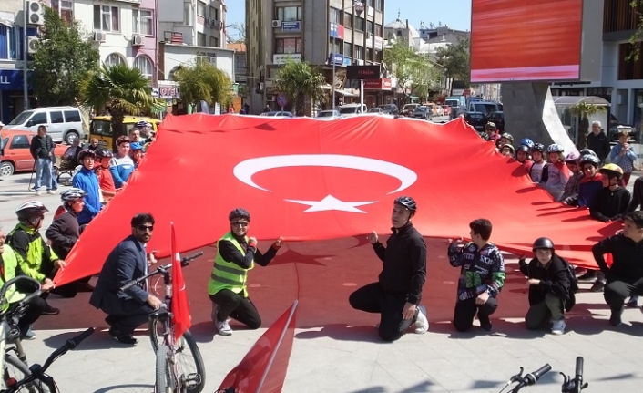 Burhaniye'de öğrenciler bisiklet şenliğinde buluştu