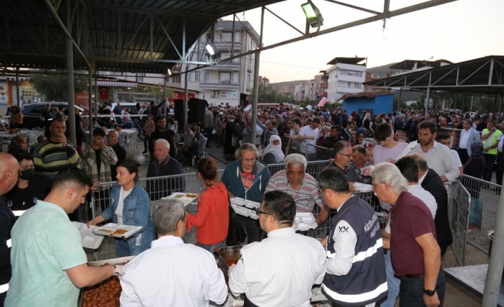 Edremit Belediyesi'nden Kadir Gecesi’nde iftar