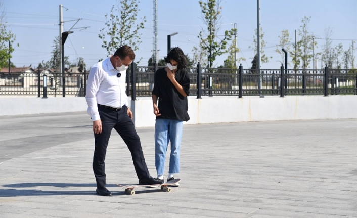 Gençlere 19 Mayıs hediyesi skate park