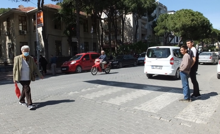 Burhaniye de silinen yaya çizgileri vatandaşları tedirgin etti