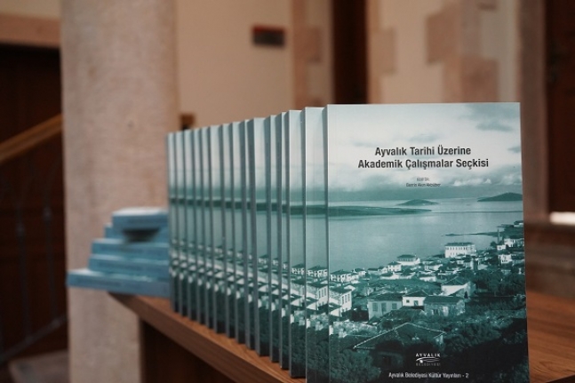 Ayvalık Belediyesi'nin ikinci Kültür yayını olan ''Ayvalık Tarihi üzerine Akademik çalişmalar seçkisi''kitabi tanitildi