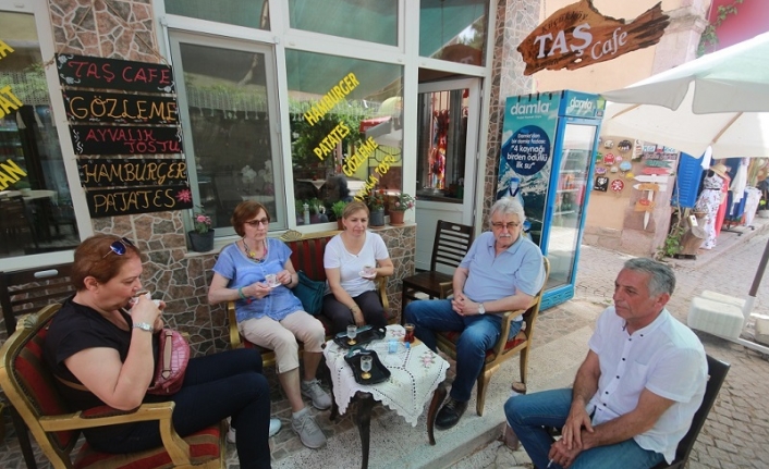Ayvalık-Küçükköy'de "Boşnak Böreği" Taş Kafe"de yenir...