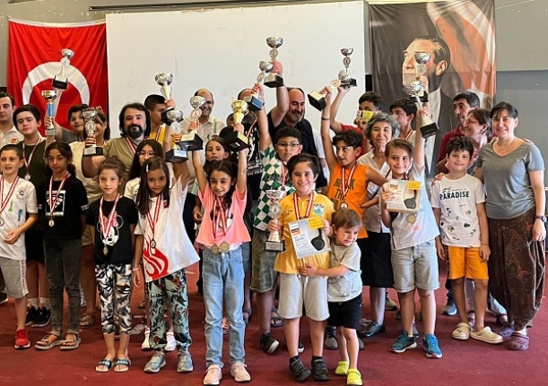 Ayvalık ''Yaza Merhaba Satranç Turnuvası'' Sonuçlandı