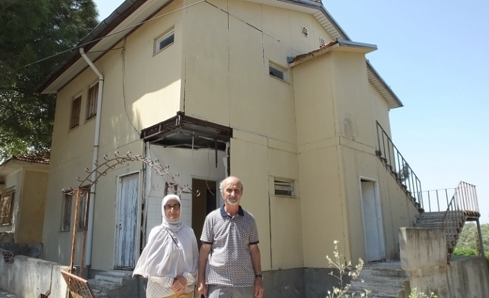 Burhaniye de Köy Grup Teknisyenliği binası yıkılıyor