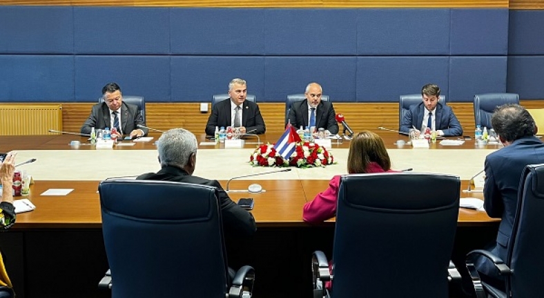 Canbey’den Küba Heyetine Balıkesir Peyniri