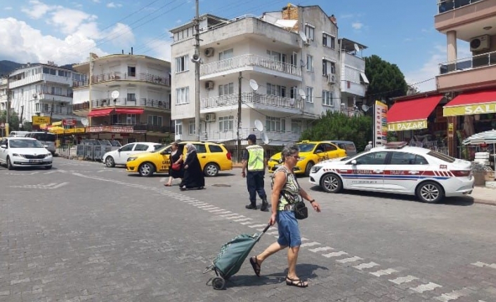 Edremit'te Jandarma'dan yaya önceliği denetimi