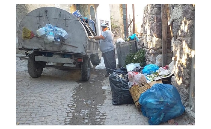 Ayvalık Belediyesi, bayramda iki bin ton çöp topladı