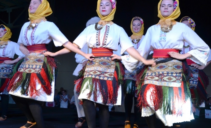 Ayvalık’ta halk dansları festivali coşkusu