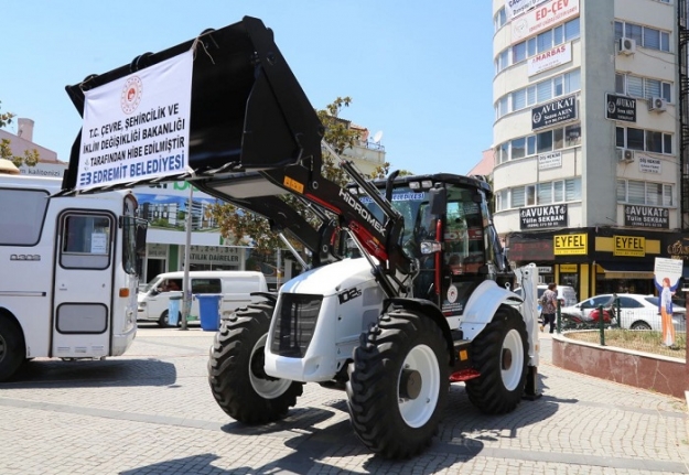 Edremit Belediyesi’ne yeni iş makinası