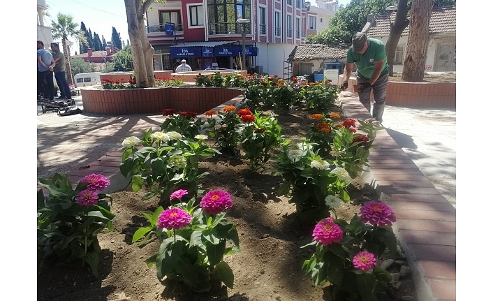 Güre’de Yeni Köy Meydanı Renkleriyor