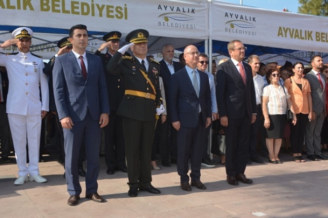 Ayvalık'ta 30 Ağustos'a kahramanlık türküleri damga vurdu