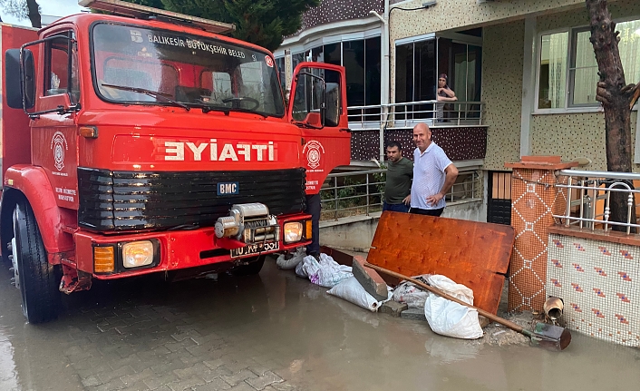 Edremit  Cennet Ayağı Mahallesi her yağışta  bu çileyi çekiyor