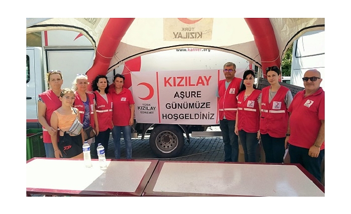 Kızılay Edremit şubesinden aşure hayrı