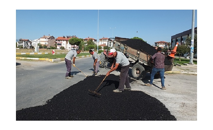 Burhaniye Ören yolunda asfalt tamiri