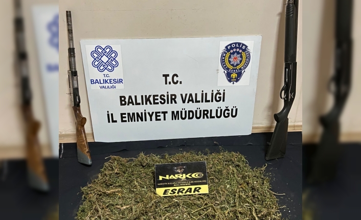 Polis araca baskın düzenledi