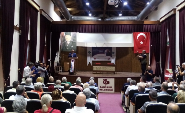 Turhan Çömez 'Bandırma ve Cumhuriyet' konulu seminere konuşmacı olarak katıldı