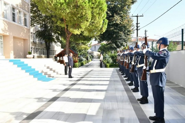 Vali Şıldak, askeri törenle karşılandı