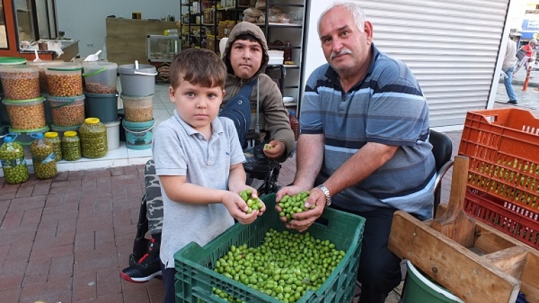 Burhaniye’de kırma zeytin yapımına başlandı