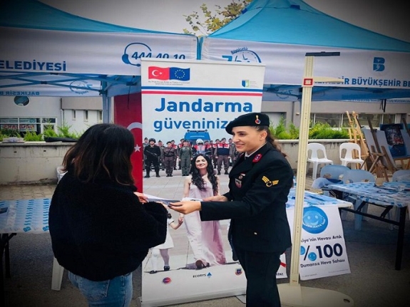 Jandarma Altıeylül'de Kades'i anlattı