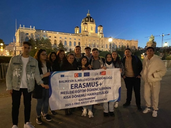 Cunda MTAL Öğrencileri Prag’dan Döndü