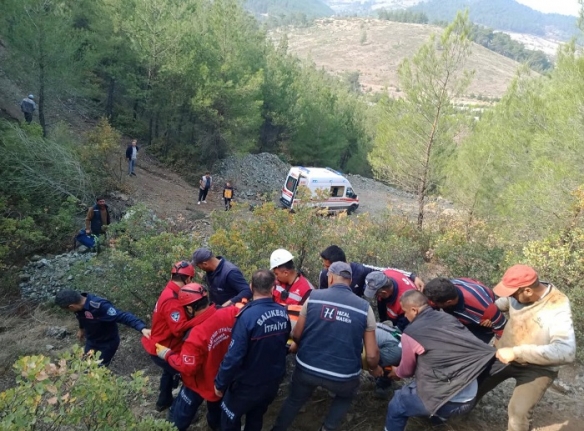 Dursunbey'de su tankeri uçuruma yuvarlandı