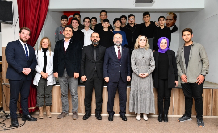 Balıkesir İmam Hatip Lisesi'nde "Güzel Şiir Okuma Yarışması"