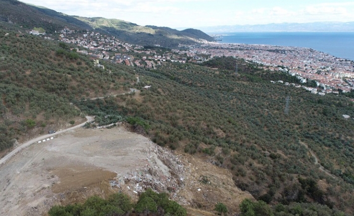 Edremit'te deniz manzaralı çöplük Büyükşehir Belediyesi’nin çalışmalarıyla tarihe karışacak