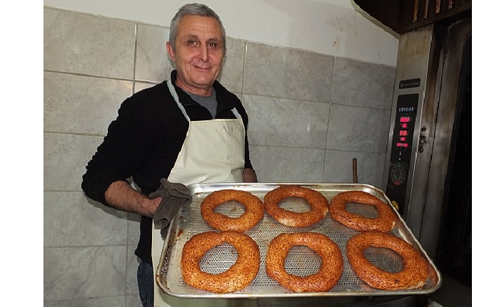 Edremitli İşletmeci Tereyağlı Simit Yaptı