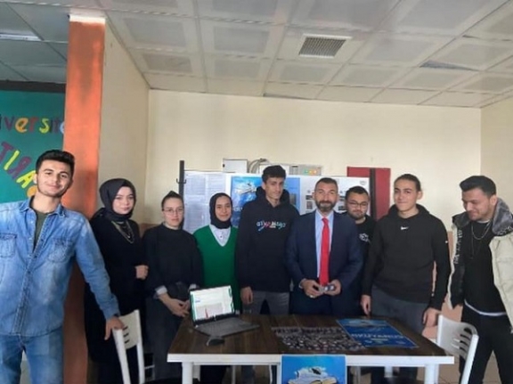 Burhaniye'de Üniversiteli Öğrencilerden Okuma Alışkanlığını Geliştiren Proje