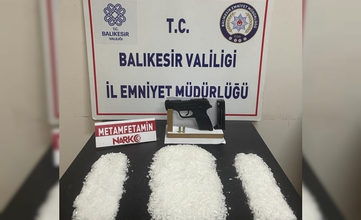 Balıkesir'de narkotik köpeği Cash, zulada uyuşturucuyu böyle buldu