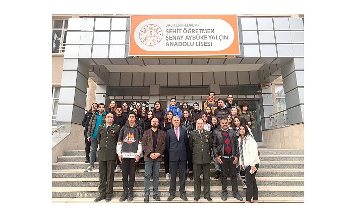 Şehit Öğretmen Şenay Aybüke Yalçın Anadolu Lisesinde Milli Savunma Üniversitesi Semineri Yapıldı