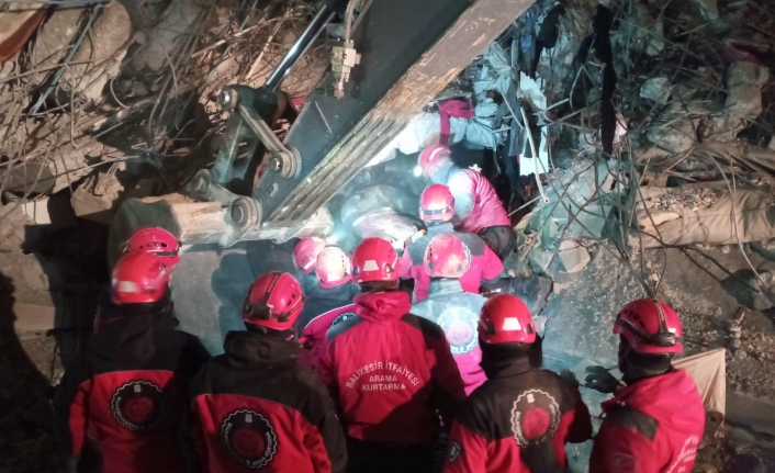 Balıkesir Büyükşehir Deprem Bölgesini Yalnız Bırakmadı