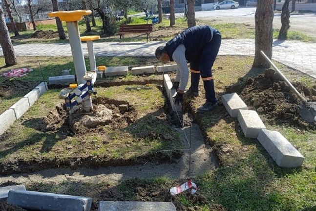 Burhaniye Belediyesi Park ve Bahçeler Müdürlüğü tarafından yürütülen çalışmalar devam ediyor