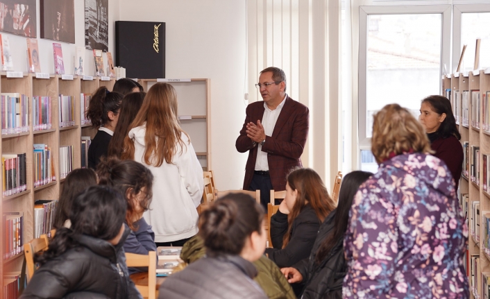 Başkan Mesut Ergin Kütüphane Haftası’nı Öğrencilerle Kutladı