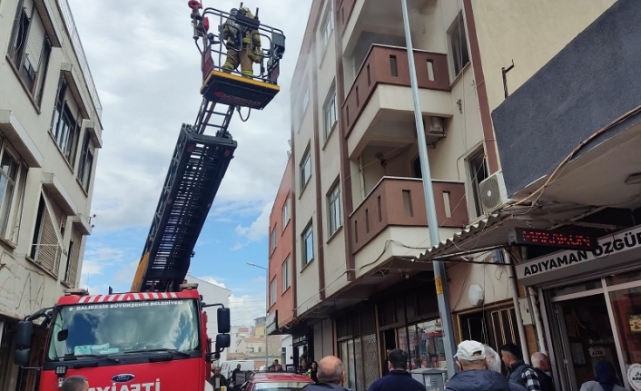 Burhaniye'de itfaiye ekiplerinin kısa sürede müdahalesi bir kişiyi hayata bağladı