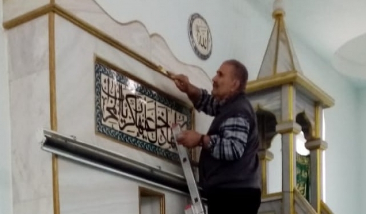 Burhaniye’de camiyi güzelleştirmek için imece yaptılar