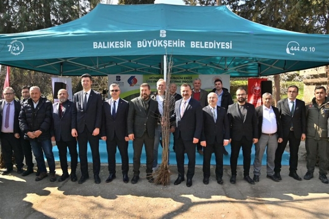 Büyükşehir’den çiftçiye hünnap ve mürdüm eriği desteği 