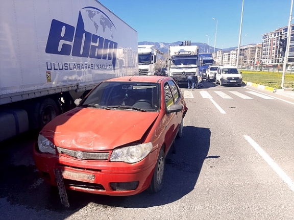 Edremit’te zincirleme trafik kazası: 1 yaralı  