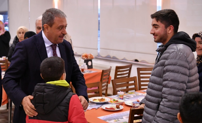 Vali Şıldak'tan Depremzedelere Ziyaret